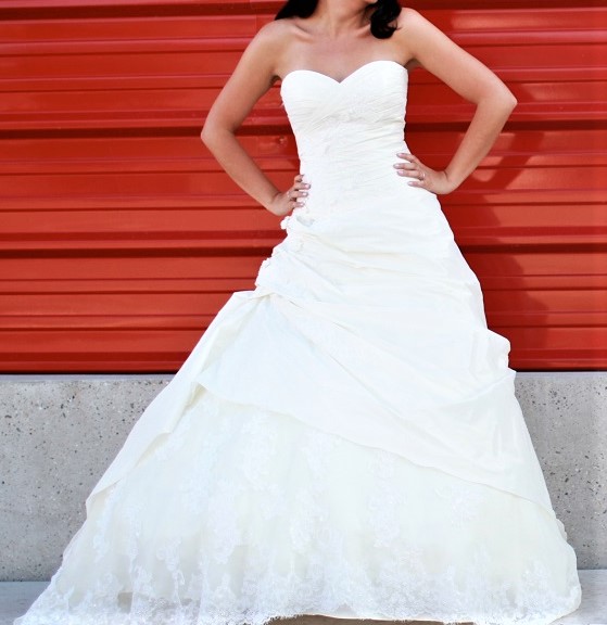 http://marcetmarie.fr/marie/robemariage.jpg
